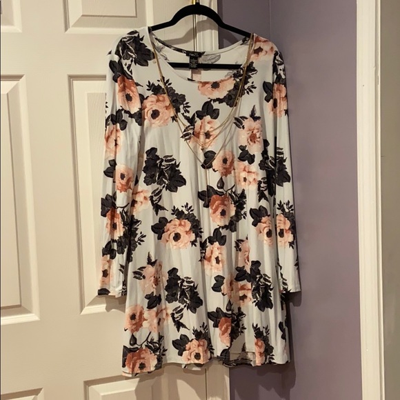 NWOT Floral Dress ❗️ - Picture 1 of 6